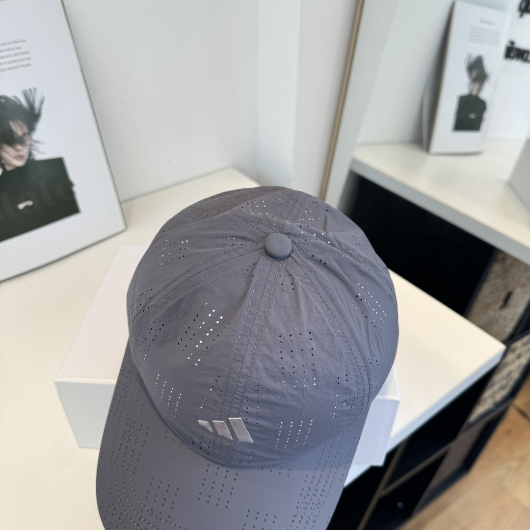 adidas（阿迪达斯）新款棒球帽，款式经典，时尚高级！💗大牌出街，潮人必备