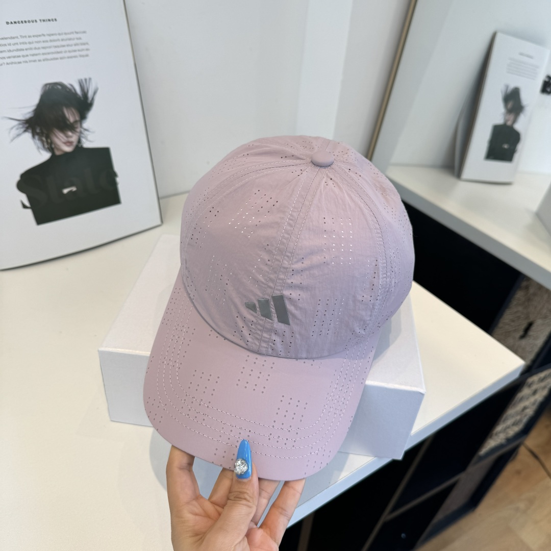 adidas（阿迪达斯）新款棒球帽，款式经典，时尚高级！💗大牌出街，潮人必备