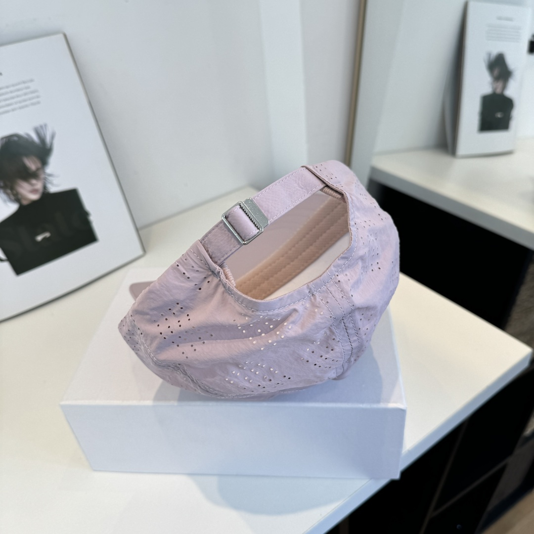 adidas（阿迪达斯）新款棒球帽，款式经典，时尚高级！💗大牌出街，潮人必备