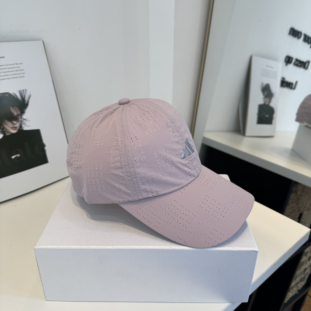 adidas（阿迪达斯）新款棒球帽，款式经典，时尚高级！💗大牌出街，潮人必备