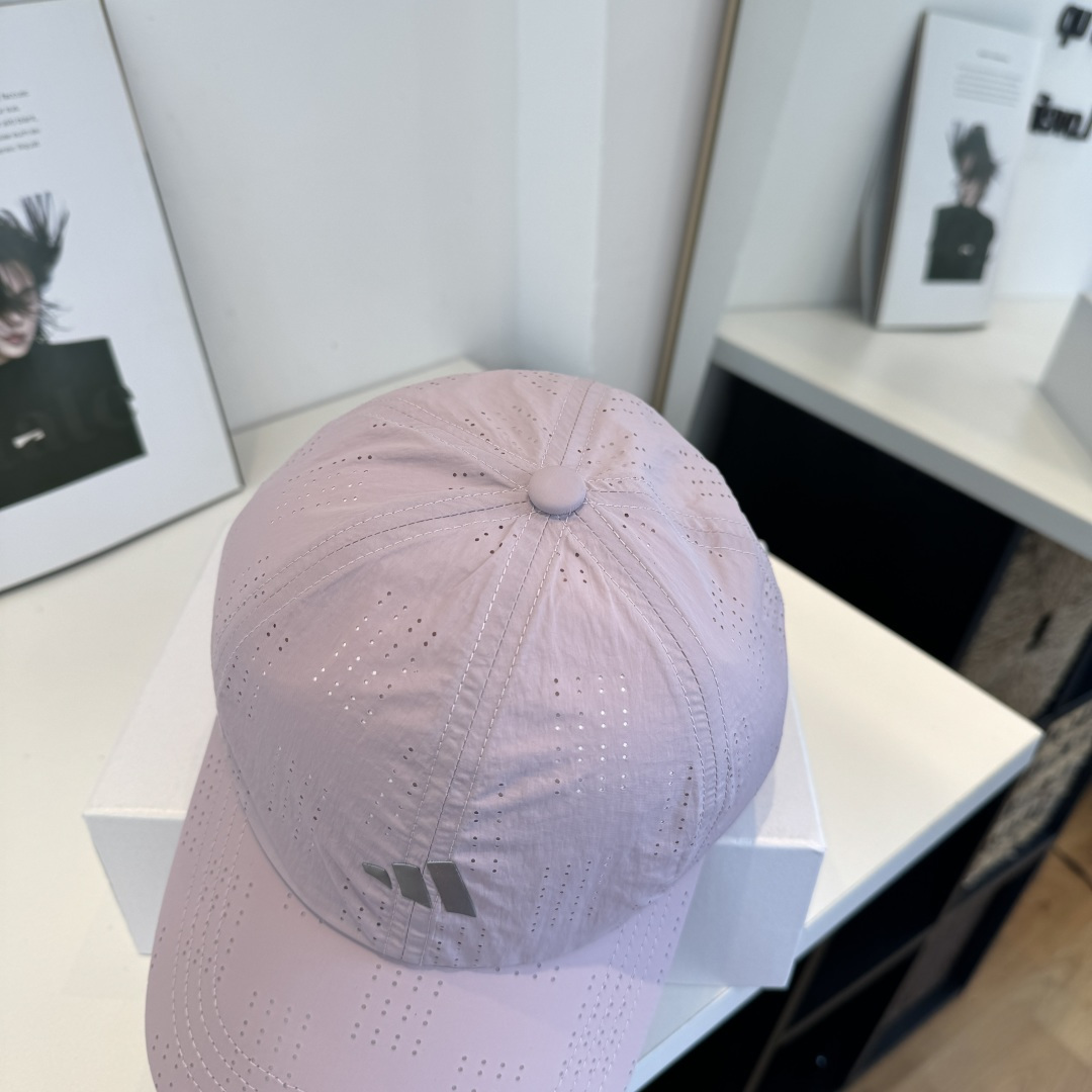 adidas（阿迪达斯）新款棒球帽，款式经典，时尚高级！💗大牌出街，潮人必备