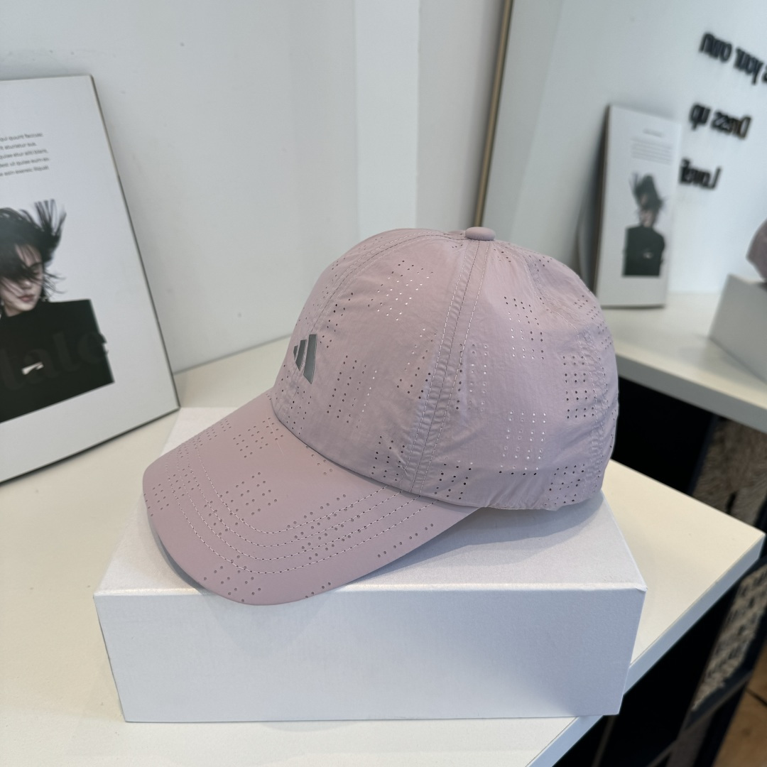 adidas（阿迪达斯）新款棒球帽，款式经典，时尚高级！💗大牌出街，潮人必备