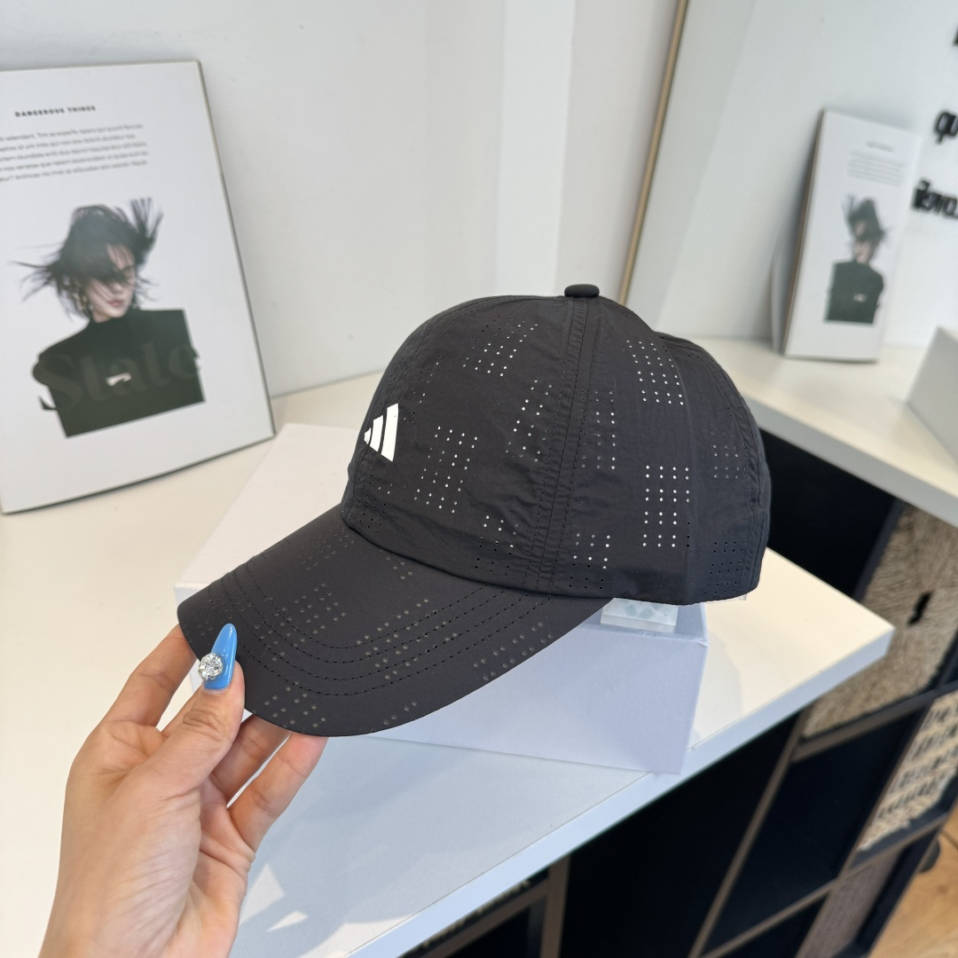 adidas（阿迪达斯）新款棒球帽，款式经典，时尚高级！💗大牌出街，潮人必备
