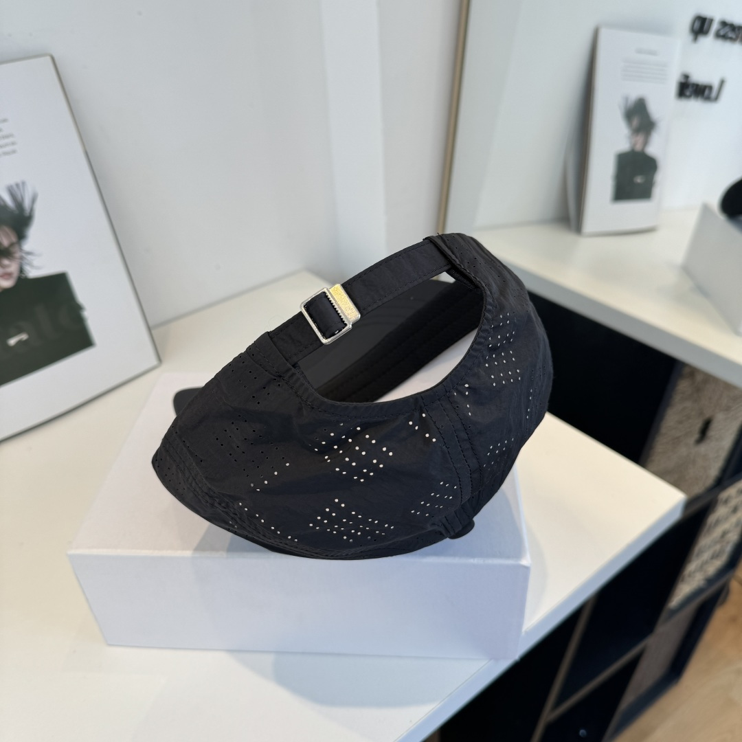 adidas（阿迪达斯）新款棒球帽，款式经典，时尚高级！💗大牌出街，潮人必备