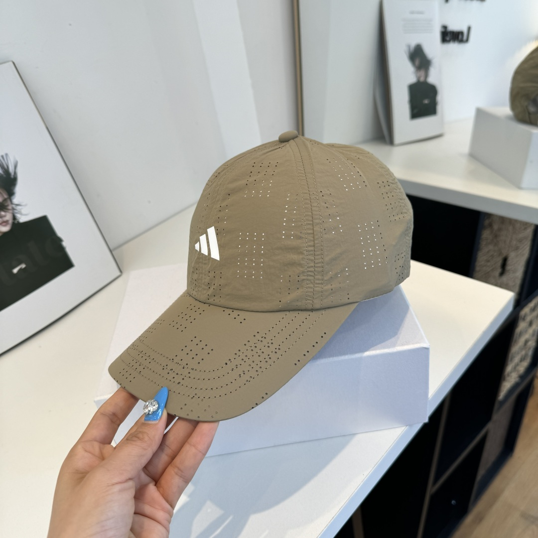 adidas（阿迪达斯）新款棒球帽，款式经典，时尚高级！💗大牌出街，潮人必备
