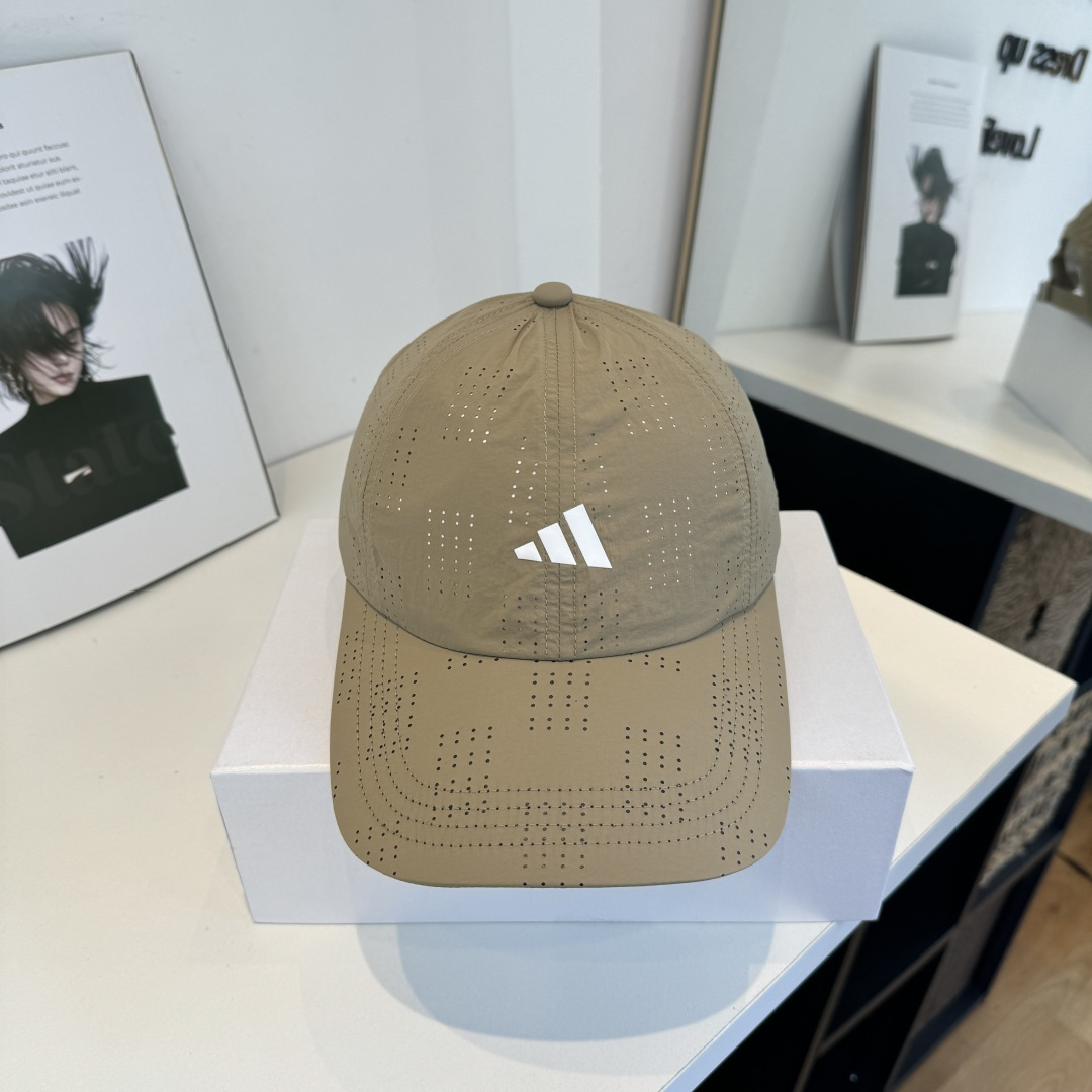 adidas（阿迪达斯）新款棒球帽，款式经典，时尚高级！💗大牌出街，潮人必备