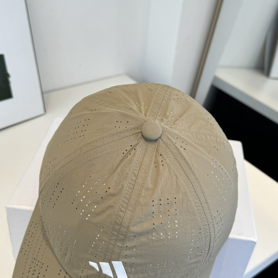 adidas（阿迪达斯）新款棒球帽，款式经典，时尚高级！💗大牌出街，潮人必备