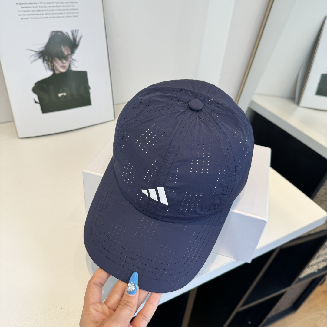adidas（阿迪达斯）新款棒球帽，款式经典，时尚高级！💗大牌出街，潮人必备