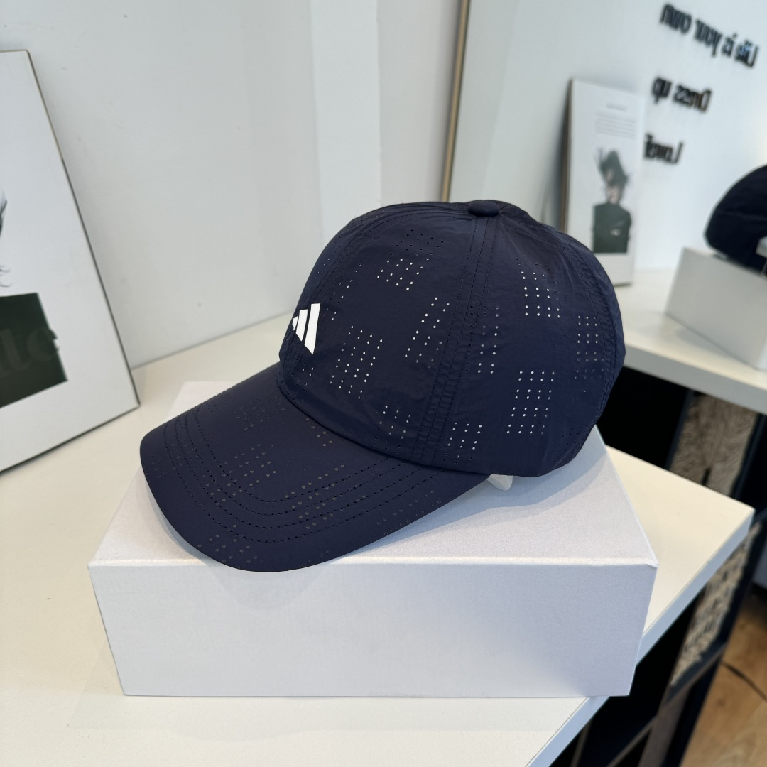 adidas（阿迪达斯）新款棒球帽，款式经典，时尚高级！💗大牌出街，潮人必备