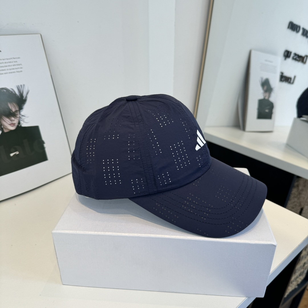 adidas（阿迪达斯）新款棒球帽，款式经典，时尚高级！💗大牌出街，潮人必备