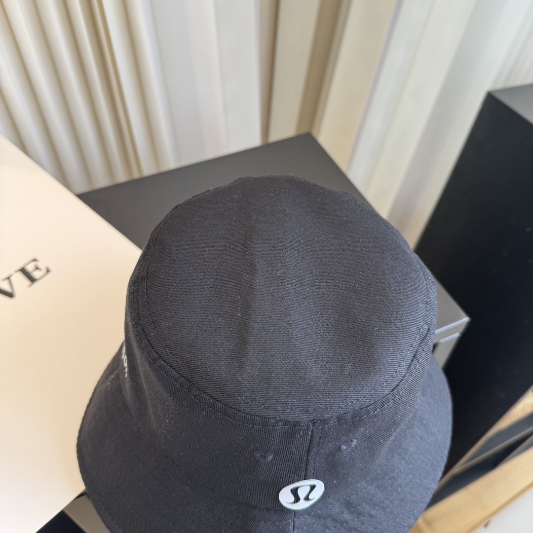 LULULEMON渔夫帽 爱健身的集美们一定听过的lulu~ 非常适合多巴胺的你 颜色齐全赶快入手。