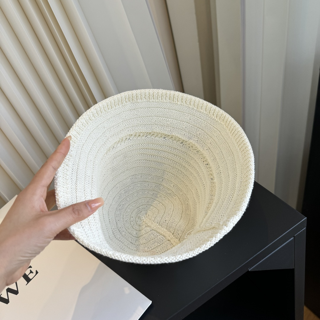 罗意威 编织渔夫帽，LOEWE新款原版原标设计，质感超好，外部线条定位标准，做工精细，简约大气低价走量！