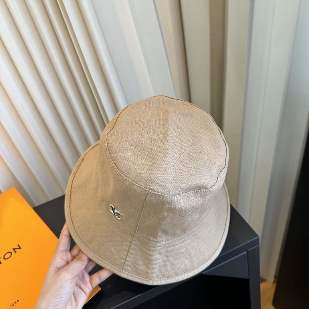 新款渔夫帽 LouisVuitton😍新款LV 重工打造♥️高端大气，百搭款🤗男女通用！跑量！