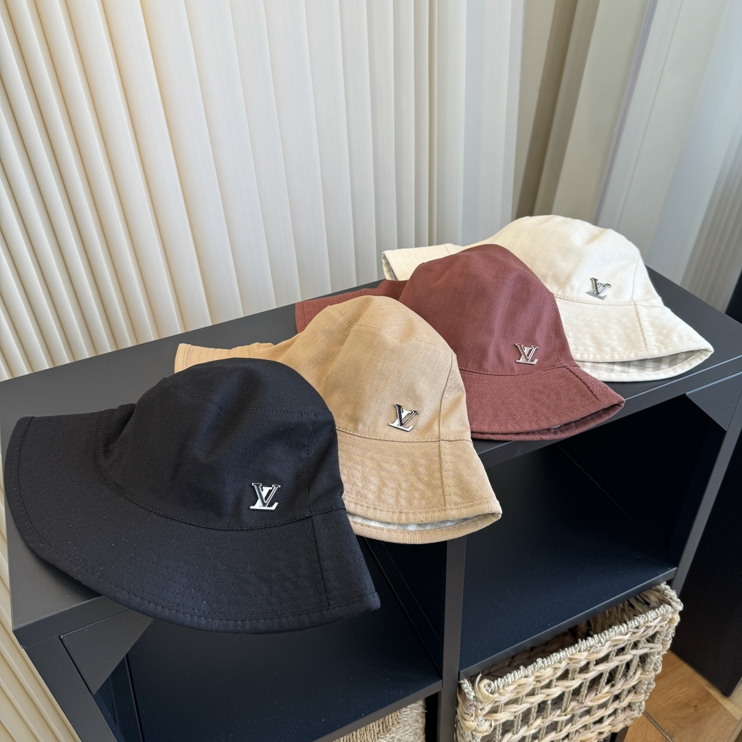 新款渔夫帽 LouisVuitton😍新款LV 重工打造♥️高端大气，百搭款🤗男女通用！跑量！