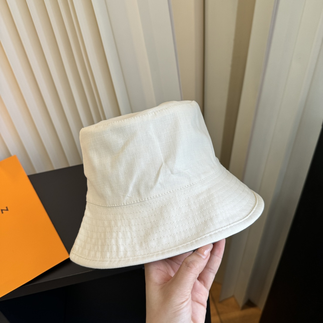 新款渔夫帽 LouisVuitton😍新款LV 重工打造♥️高端大气，百搭款🤗男女通用！跑量！
