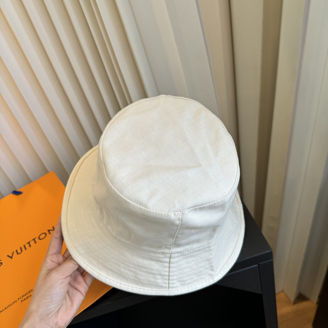 新款渔夫帽 LouisVuitton😍新款LV 重工打造♥️高端大气，百搭款🤗男女通用！跑量！