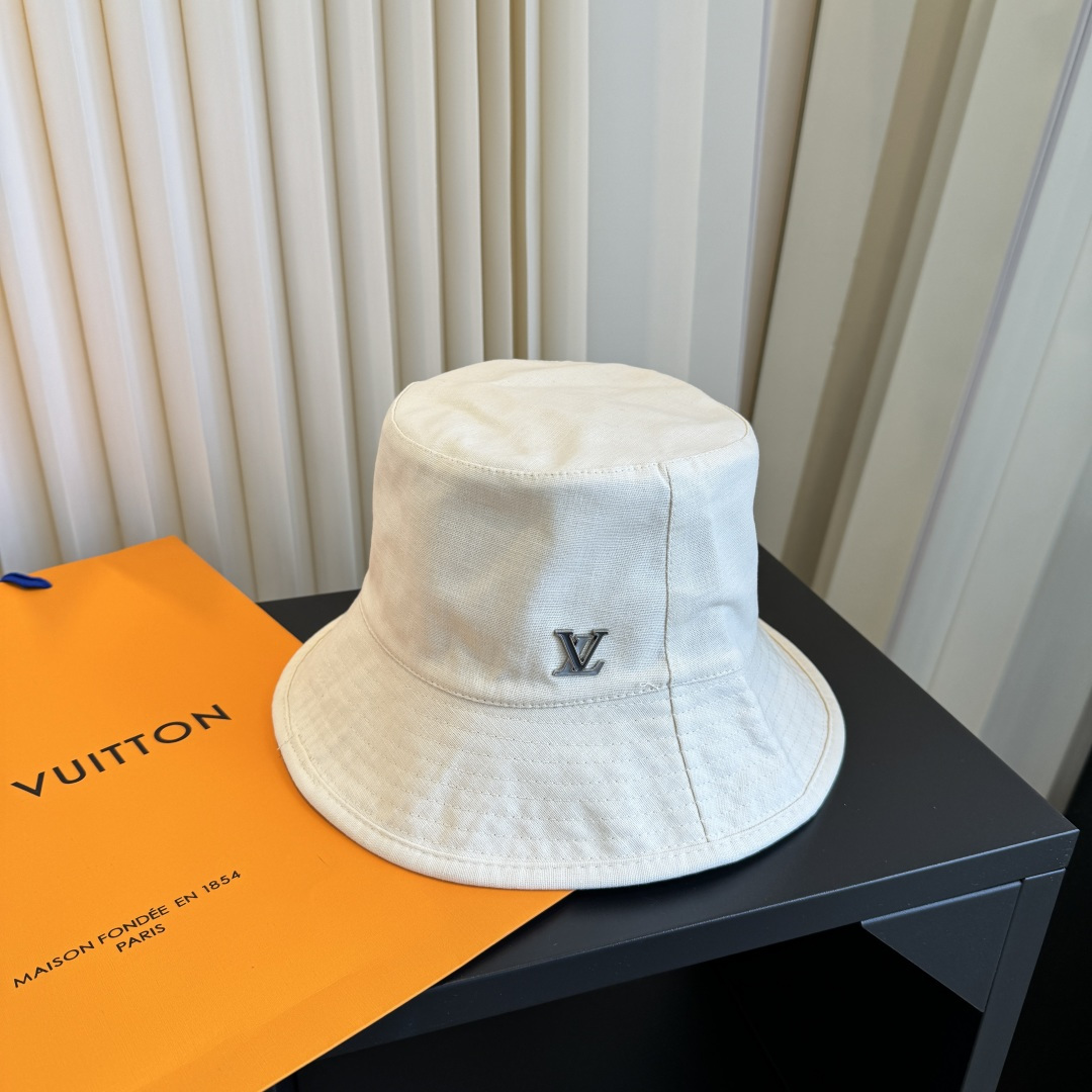 新款渔夫帽 LouisVuitton😍新款LV 重工打造♥️高端大气，百搭款🤗男女通用！跑量！