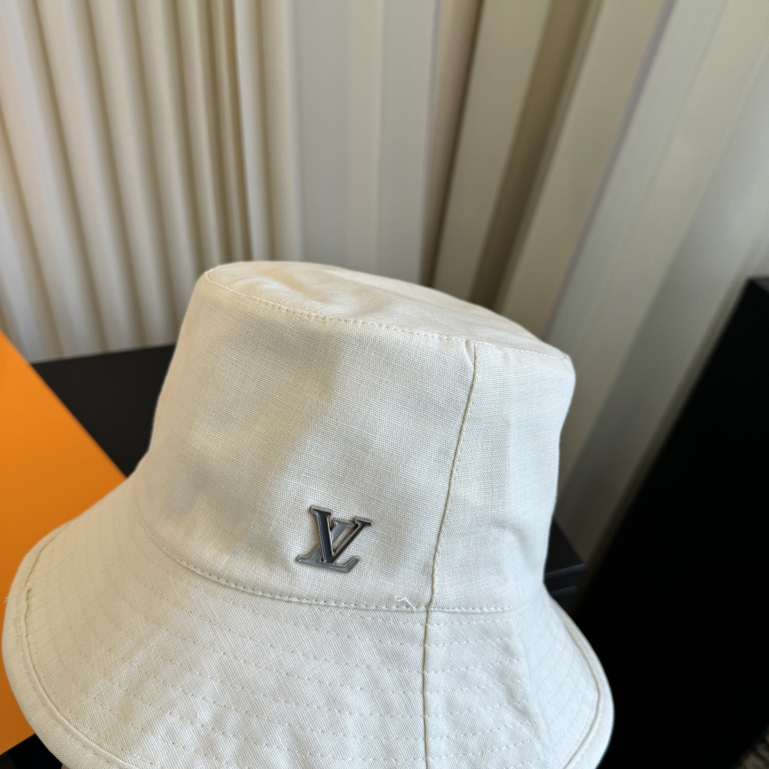 新款渔夫帽 LouisVuitton😍新款LV 重工打造♥️高端大气，百搭款🤗男女通用！跑量！