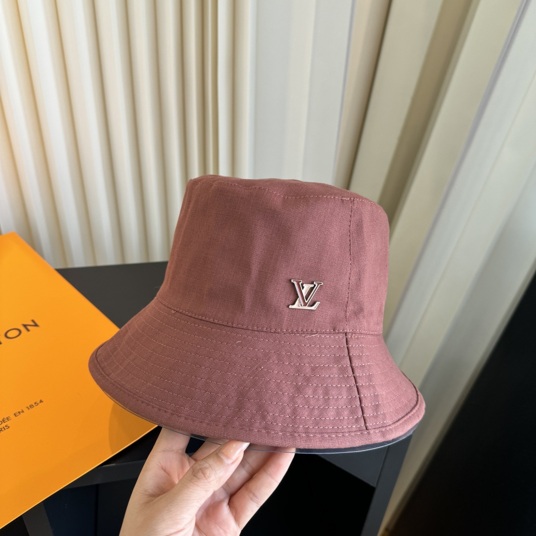 新款渔夫帽 LouisVuitton😍新款LV 重工打造♥️高端大气，百搭款🤗男女通用！跑量！