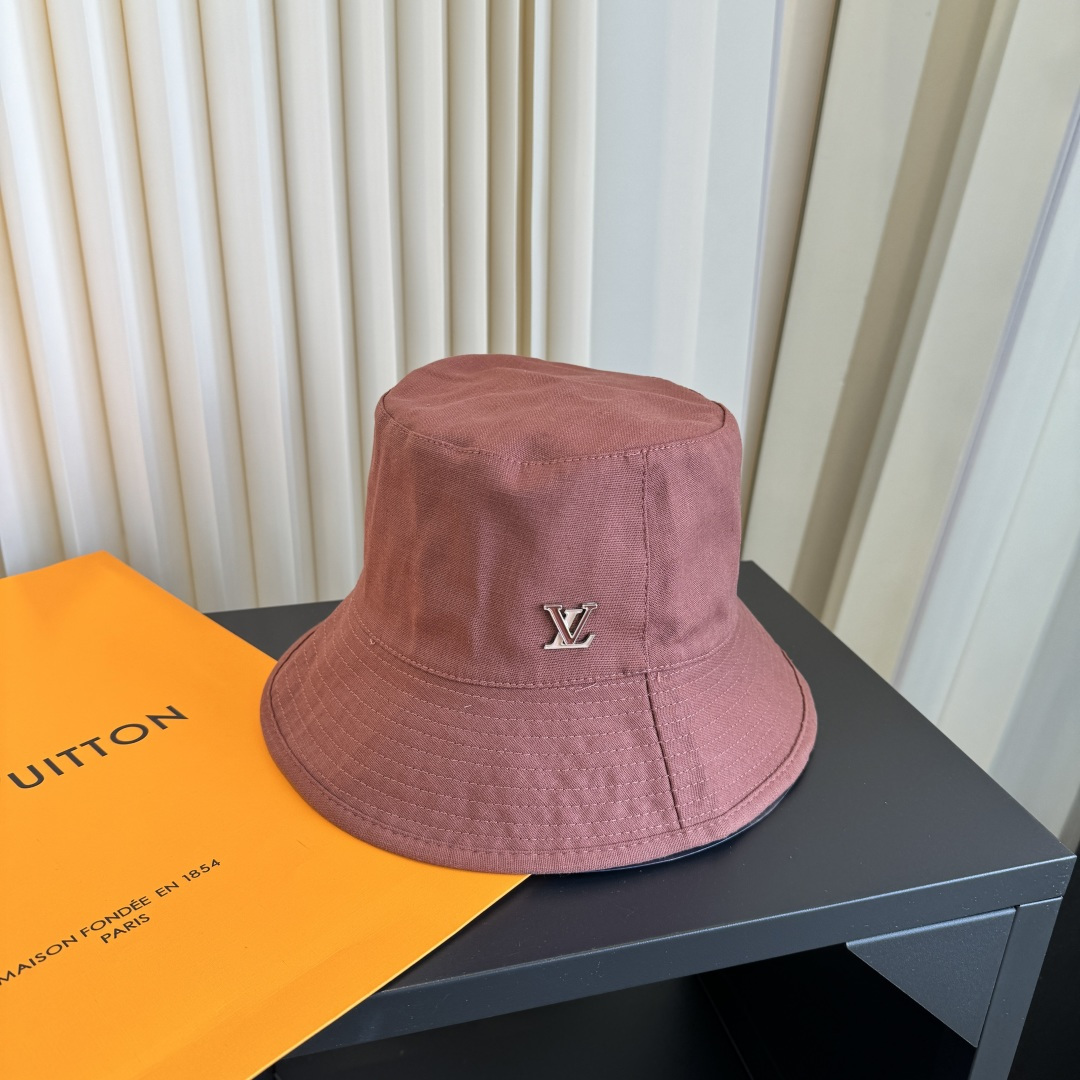 新款渔夫帽 LouisVuitton😍新款LV 重工打造♥️高端大气，百搭款🤗男女通用！跑量！