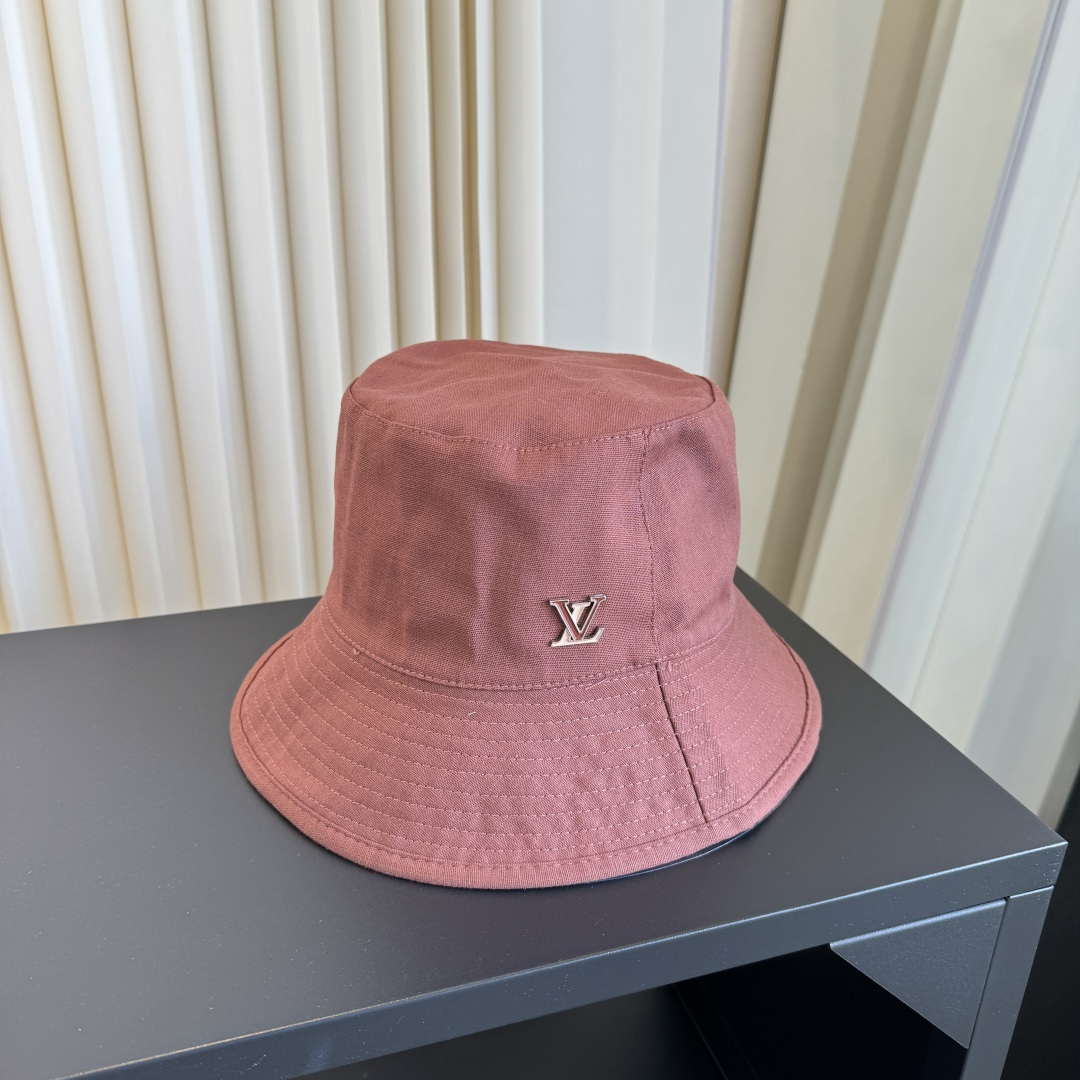 新款渔夫帽 LouisVuitton😍新款LV 重工打造♥️高端大气，百搭款🤗男女通用！跑量！