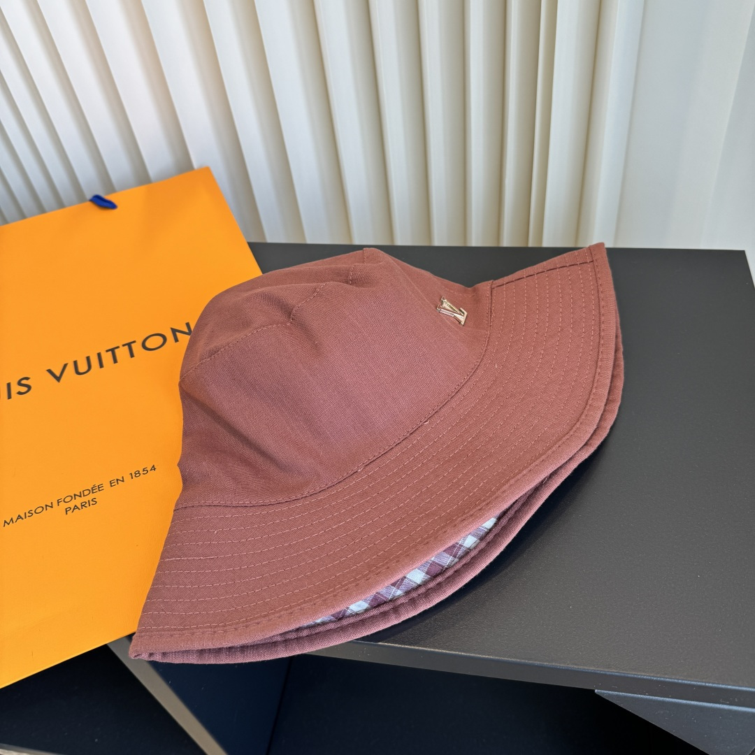 新款渔夫帽 LouisVuitton😍新款LV 重工打造♥️高端大气，百搭款🤗男女通用！跑量！