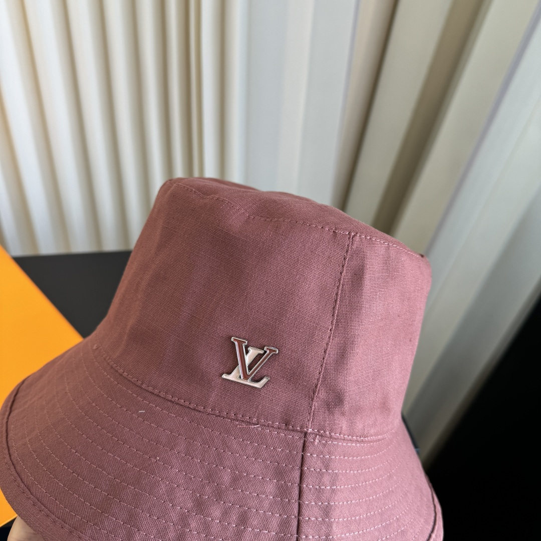 新款渔夫帽 LouisVuitton😍新款LV 重工打造♥️高端大气，百搭款🤗男女通用！跑量！
