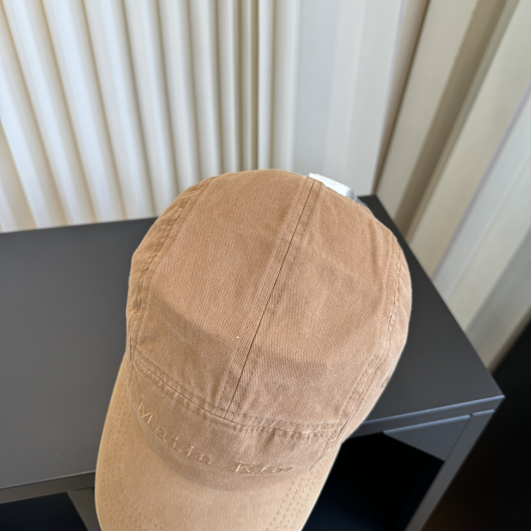 潮牌新款原版原标设计，质感超好，外部线条定位标准，做工精细，简约大气低价走量！