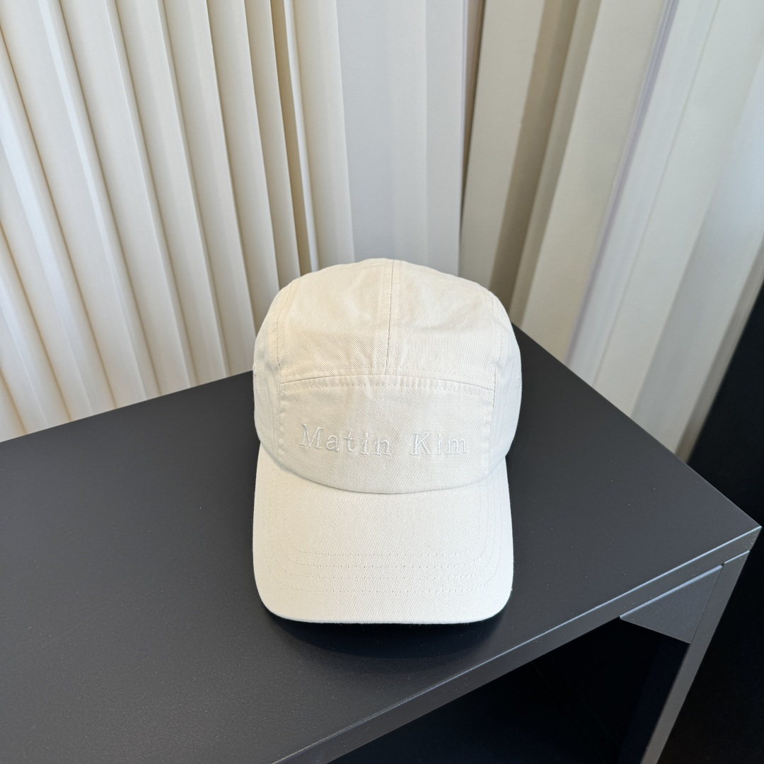 NO:883903,The new trendy brand original original design, with super good texture, standard external line positioning, fine workmanship, simple and elegant, low price and high volume!  hats straw hat bucket hat baseball cap, hat, espadrilles, hats19860909潮牌新款原版原标设计,质感超好,外部线条定位标准,做工精细,简约大气低价走量！帽子草帽渔夫帽棒球帽,帽子,espadrilles,hats,hat
