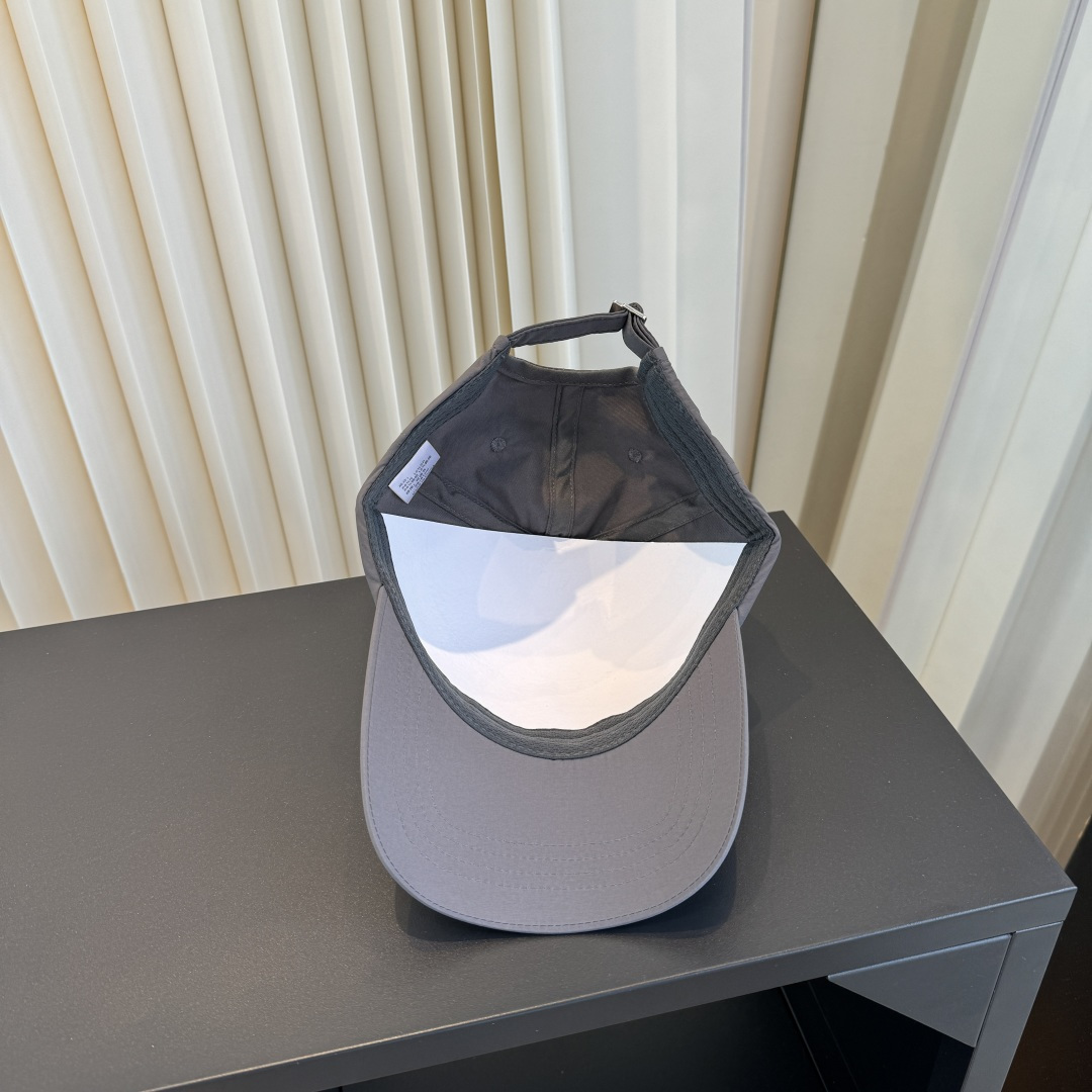保罗🧢官网新品，棒球帽 原单品质火爆来袭 🔥🎩 工艺非常精美 高档大气上档次！低调奢华，方便携带！跑量！
