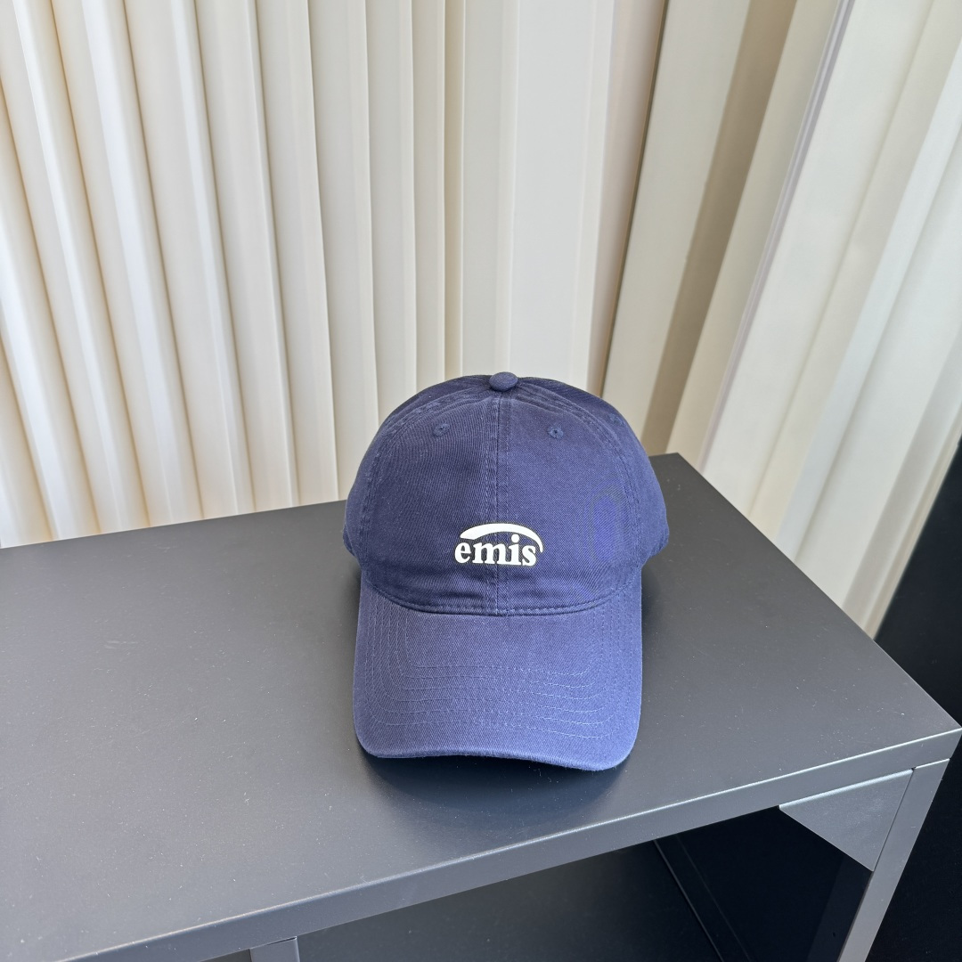 NO:928527,The trendy brand's new Emis baseball caps are really magical. They all look good, and they don't care about the face shape at all. Everyone wants to buy them. They are very white. Hats, straw hats, bucket hats, baseball caps, hats, espadrilles, hats19860909潮牌 新款emis棒球帽 的帽子真的有种魔力 就是每一个都好看,完全不挑脸型的 每个都想买 很显白.帽子草帽渔夫帽棒球帽,帽子,espadrilles,hats,hat