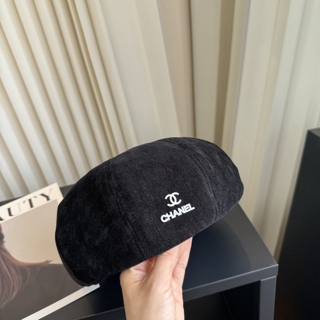 
CHANEL Tweed Newsboy Cap