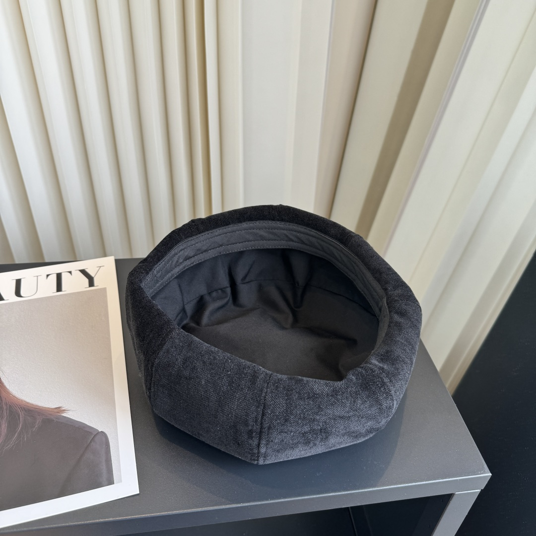 
CHANEL Tweed Newsboy Cap