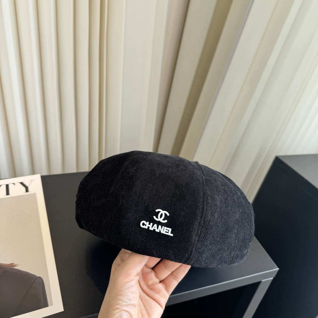 
CHANEL Tweed Newsboy Cap