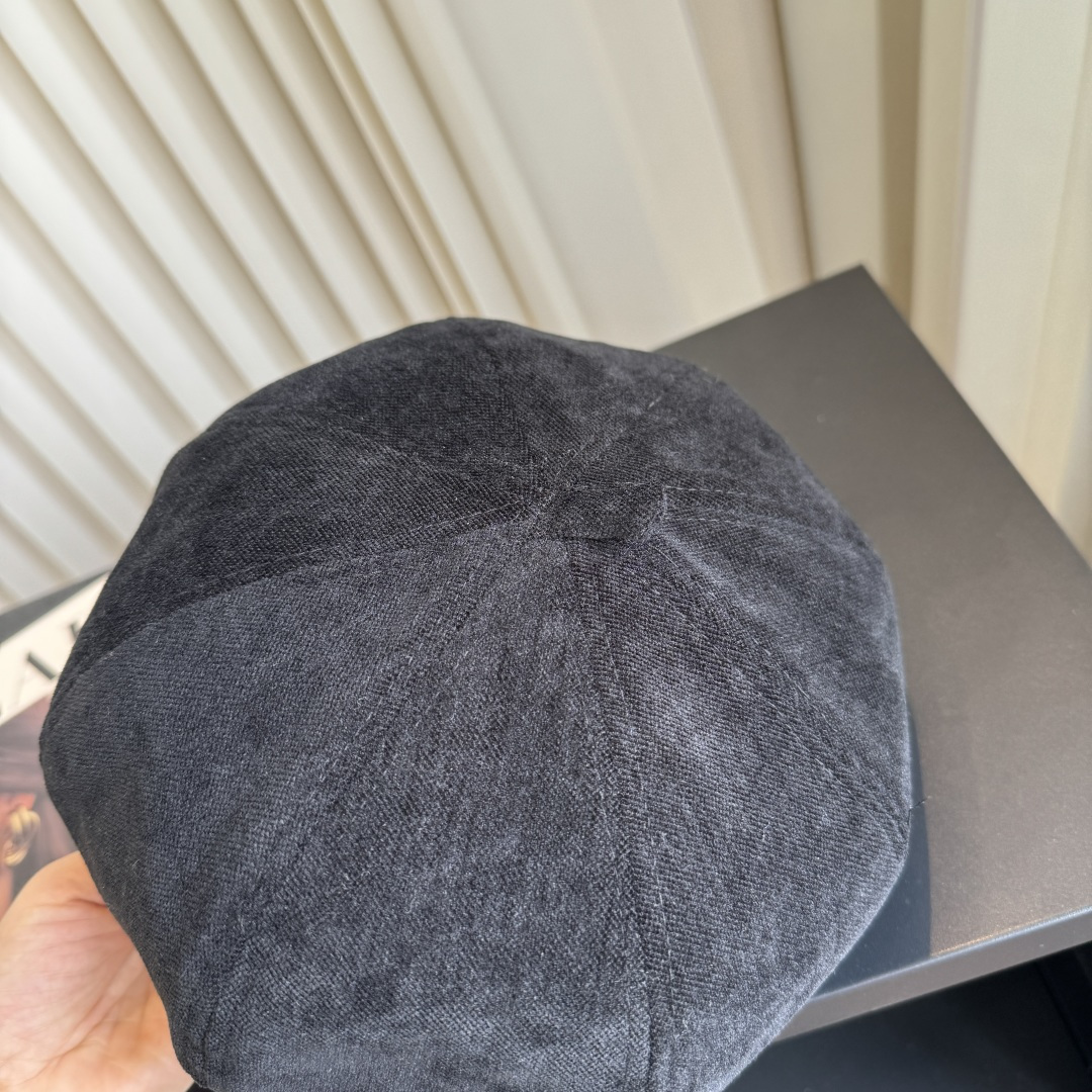 
CHANEL Tweed Newsboy Cap