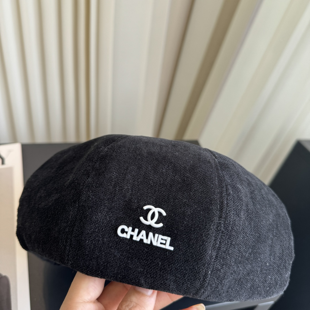 
CHANEL Tweed Newsboy Cap
