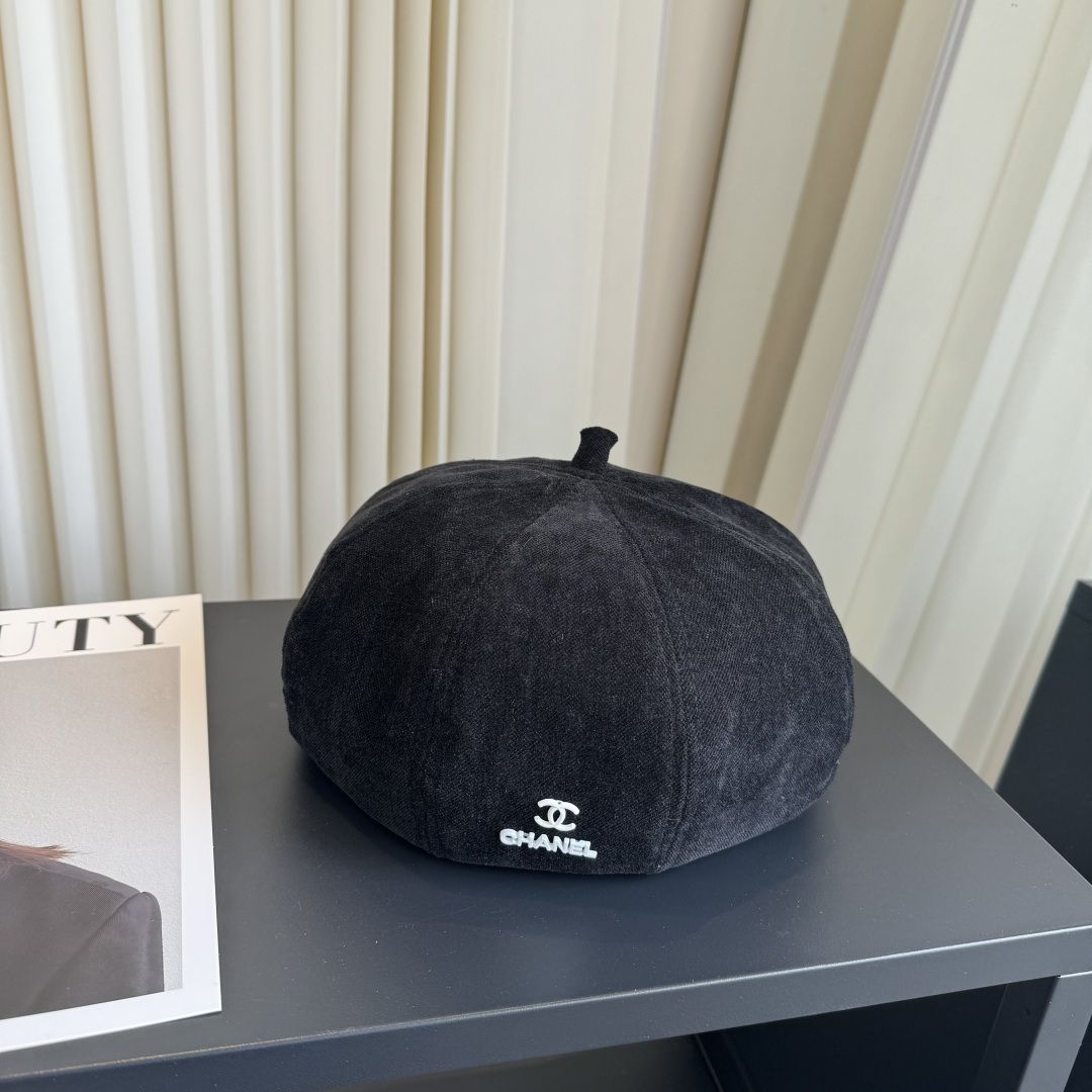 
CHANEL Tweed Newsboy Cap