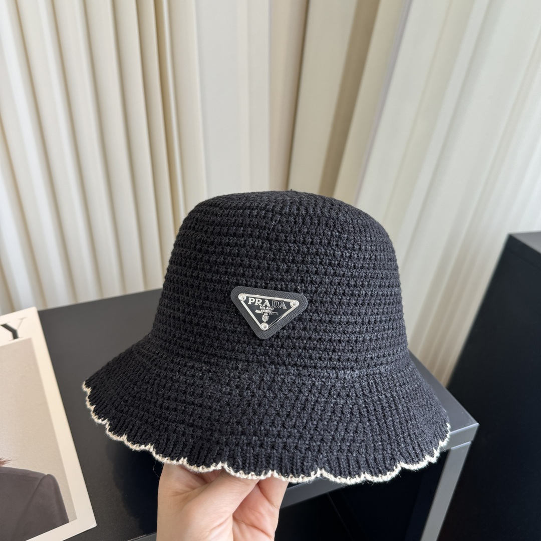 普拉达 PRADA 新品编织渔夫帽 代购版本！时尚潮流，高端做工！非一般的品质，细节看实拍哦