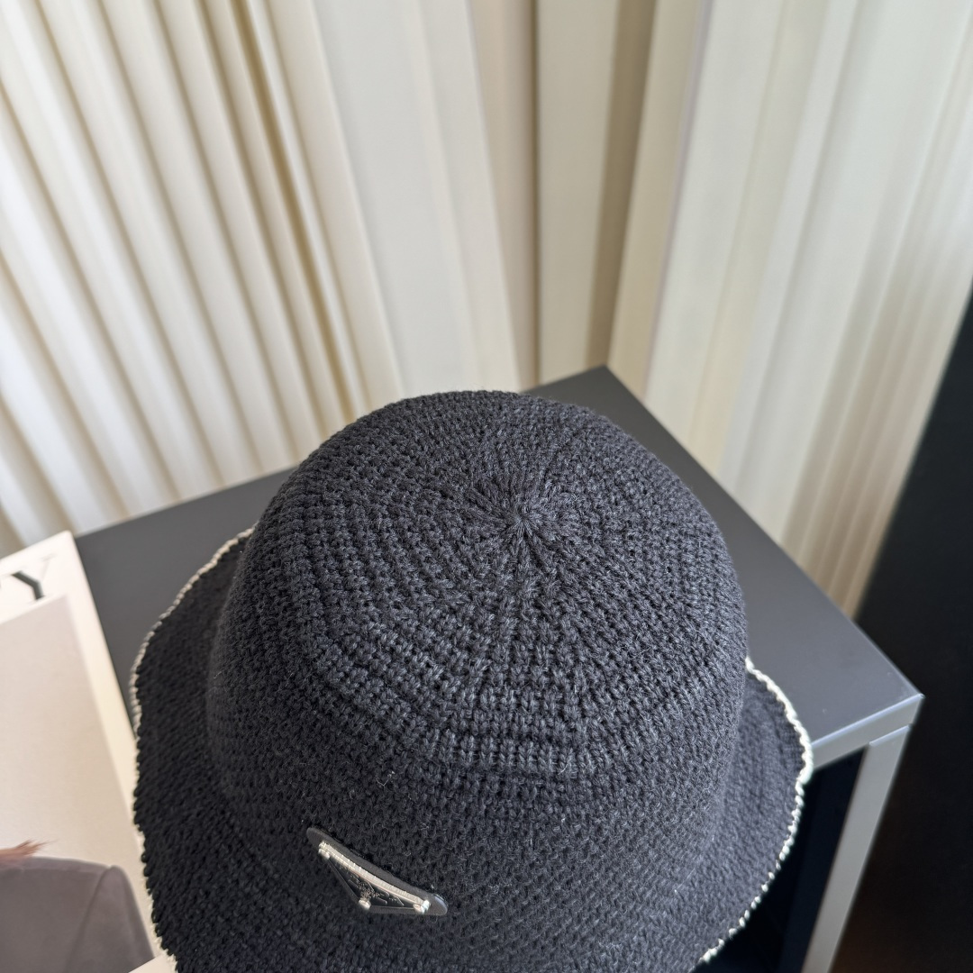 普拉达 PRADA 新品编织渔夫帽 代购版本！时尚潮流，高端做工！非一般的品质，细节看实拍哦