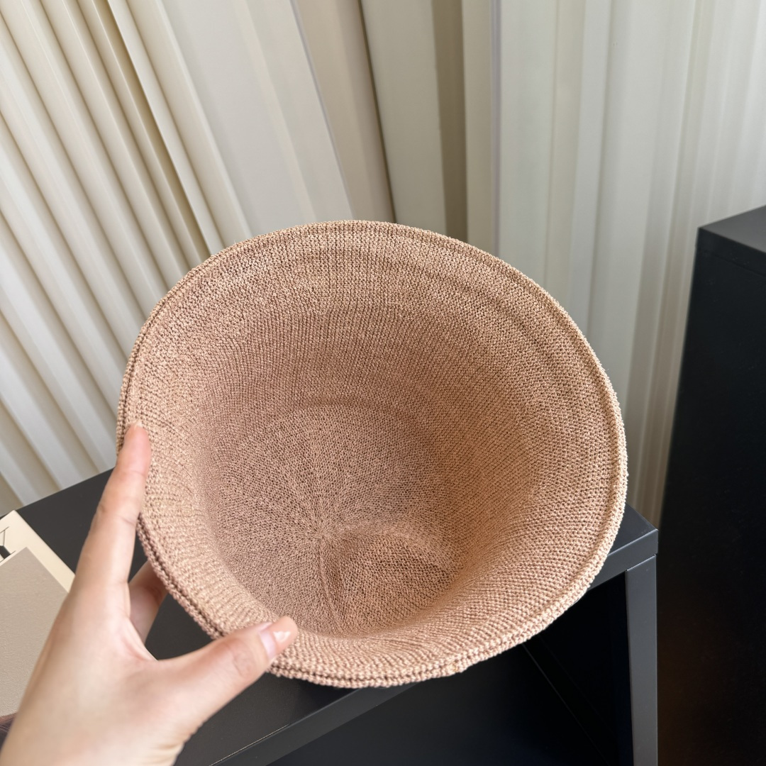 罗意威 LOEWE新款编织渔夫帽，质感超好，外部线条定位标准，做工精细，简约大气低价走量！