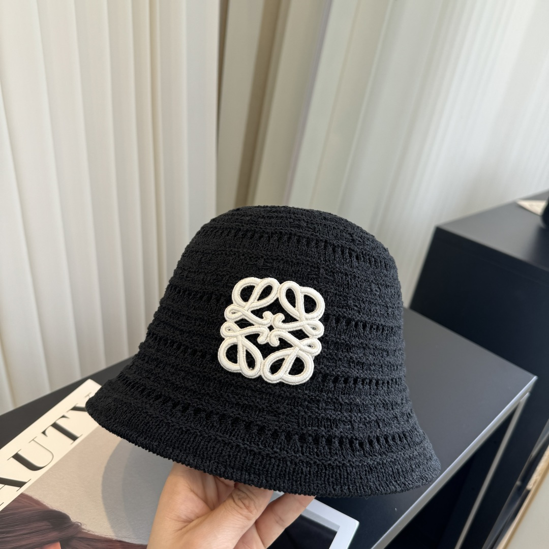 罗意威 LOEWE新款编织渔夫帽，质感超好，外部线条定位标准，做工精细，简约大气低价走量！