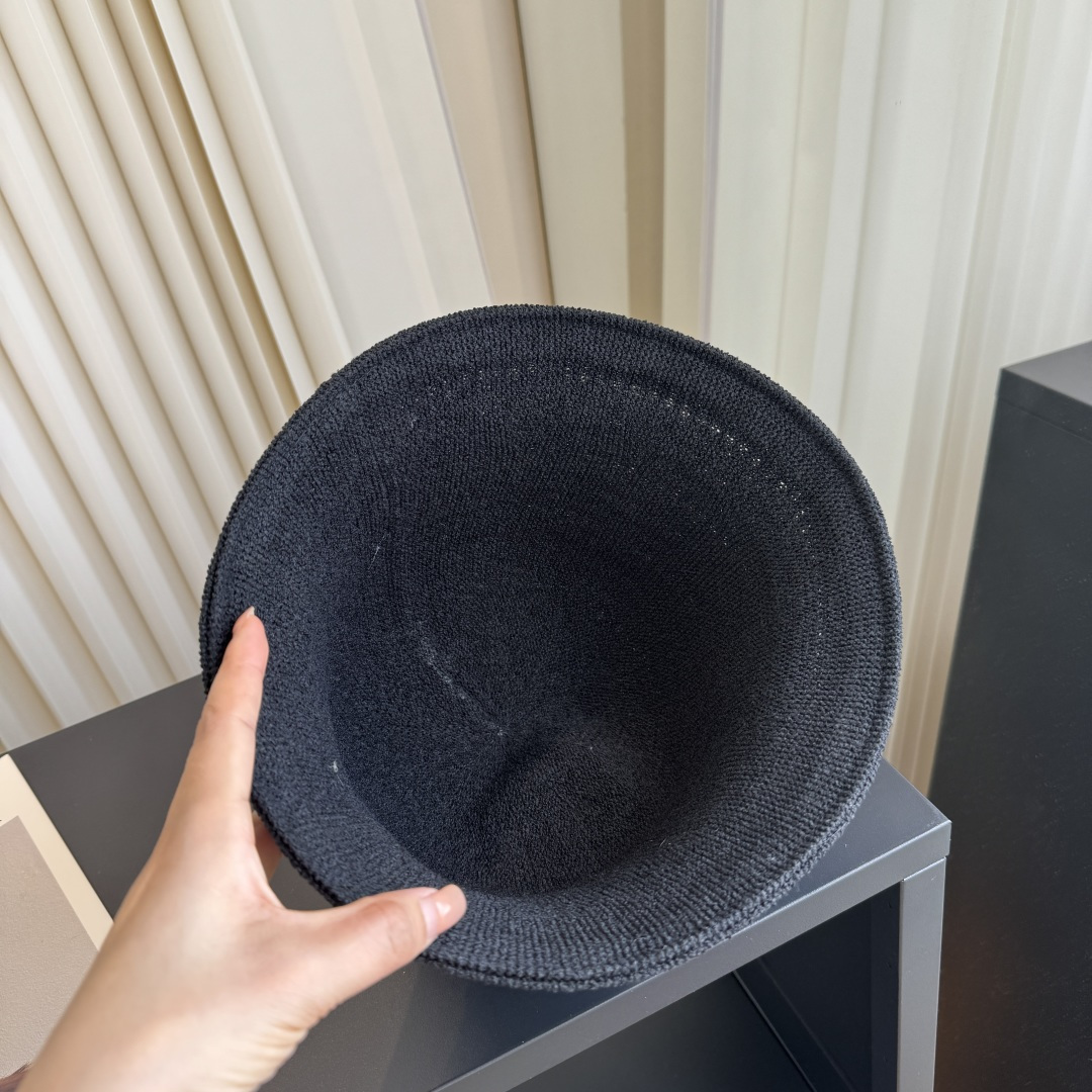 罗意威 LOEWE新款编织渔夫帽，质感超好，外部线条定位标准，做工精细，简约大气低价走量！