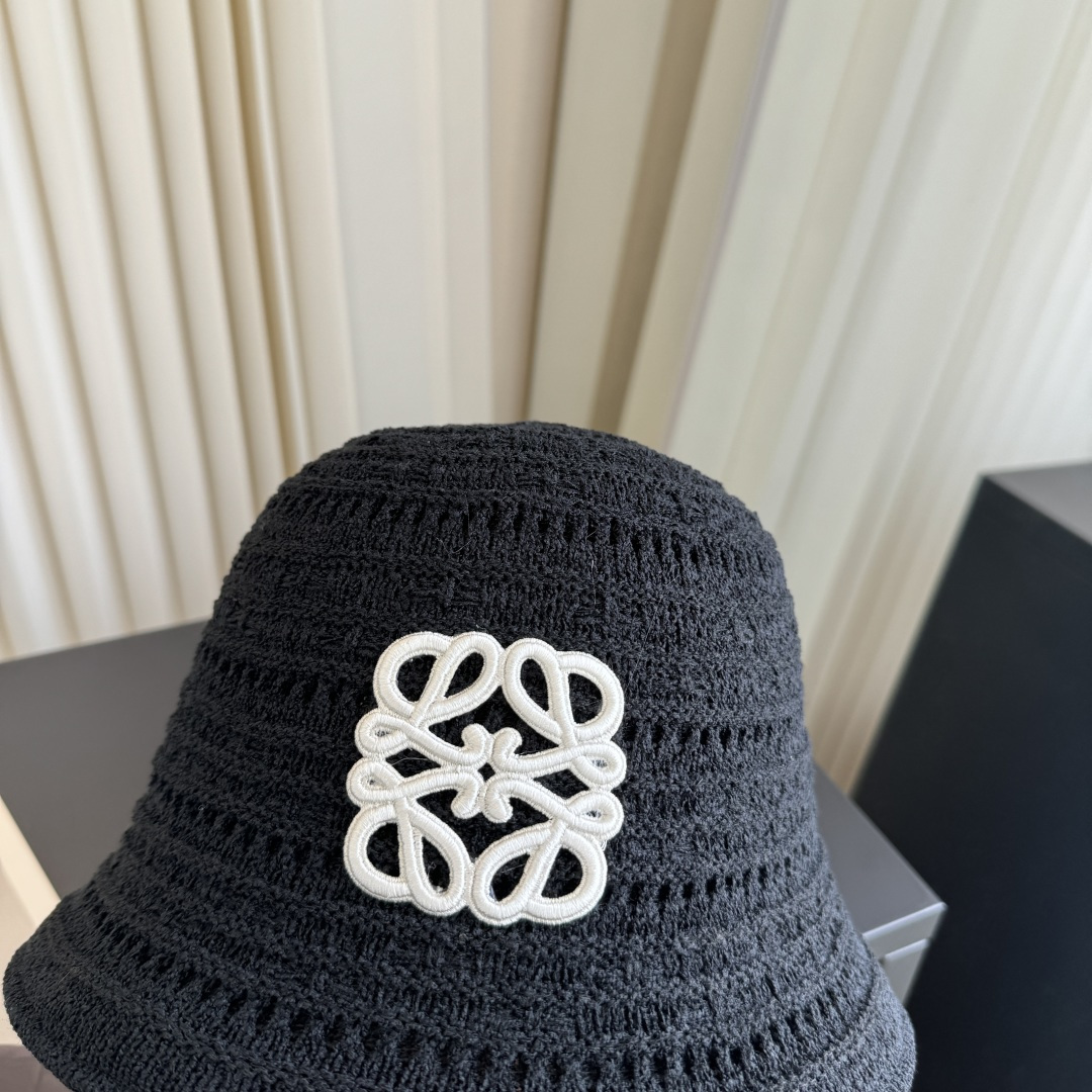 罗意威 LOEWE新款编织渔夫帽，质感超好，外部线条定位标准，做工精细，简约大气低价走量！