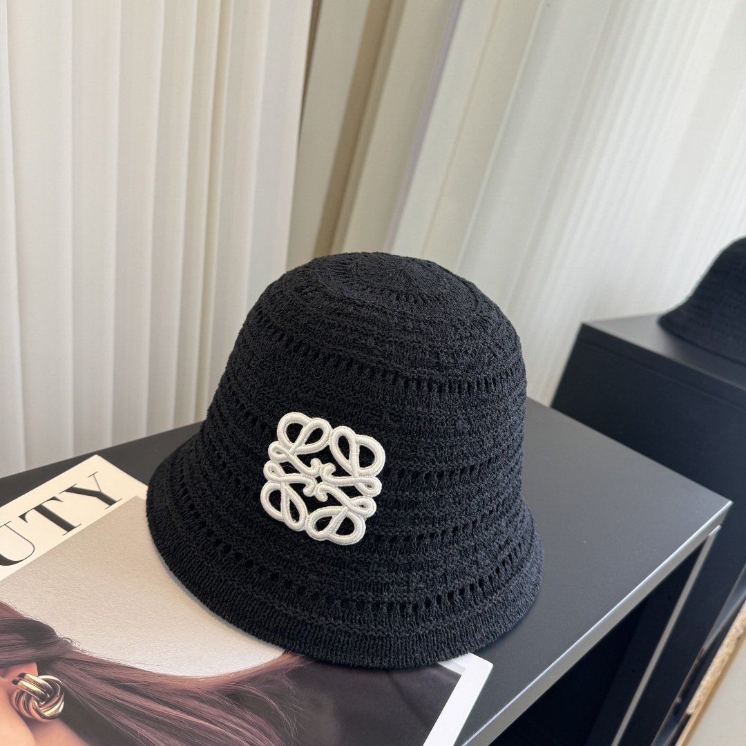 罗意威 LOEWE新款编织渔夫帽，质感超好，外部线条定位标准，做工精细，简约大气低价走量！