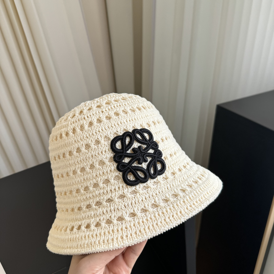 罗意威 LOEWE新款编织渔夫帽，质感超好，外部线条定位标准，做工精细，简约大气低价走量！
