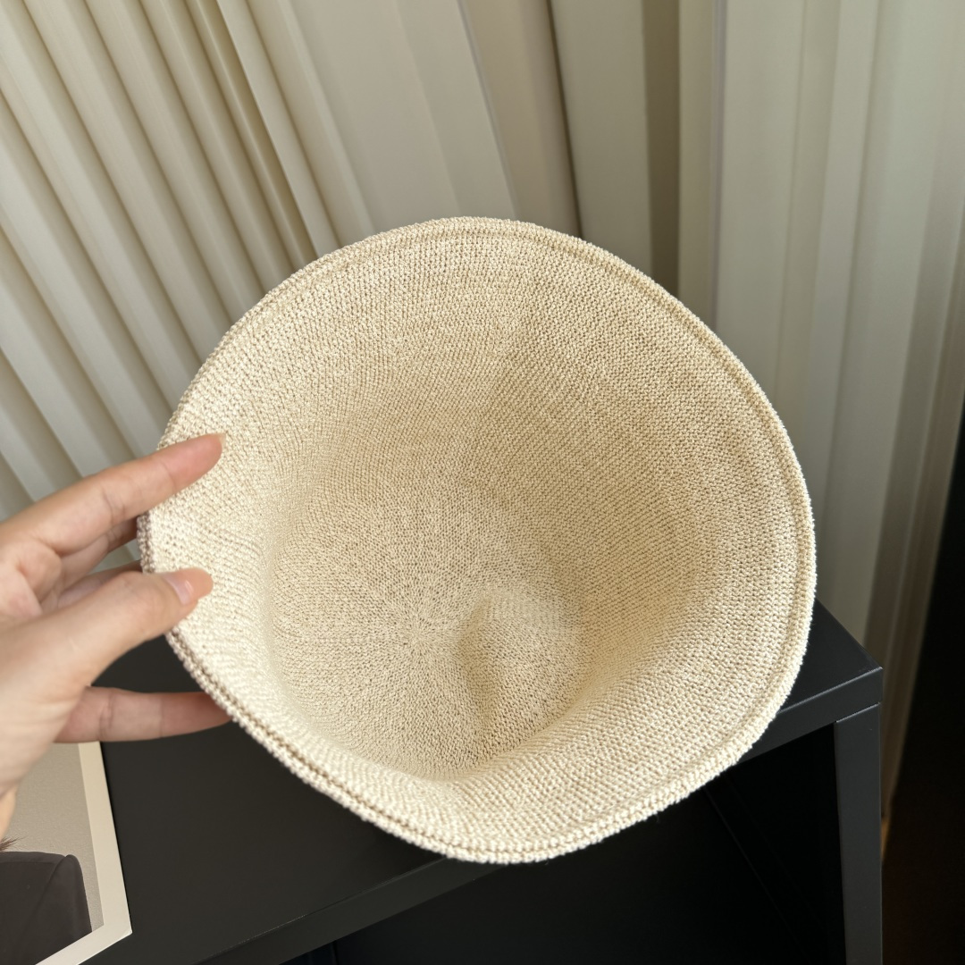 罗意威 LOEWE新款编织渔夫帽，质感超好，外部线条定位标准，做工精细，简约大气低价走量！