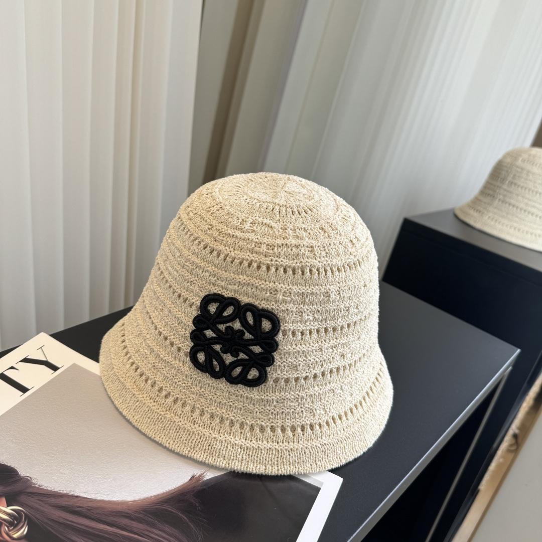罗意威 LOEWE新款编织渔夫帽，质感超好，外部线条定位标准，做工精细，简约大气低价走量！