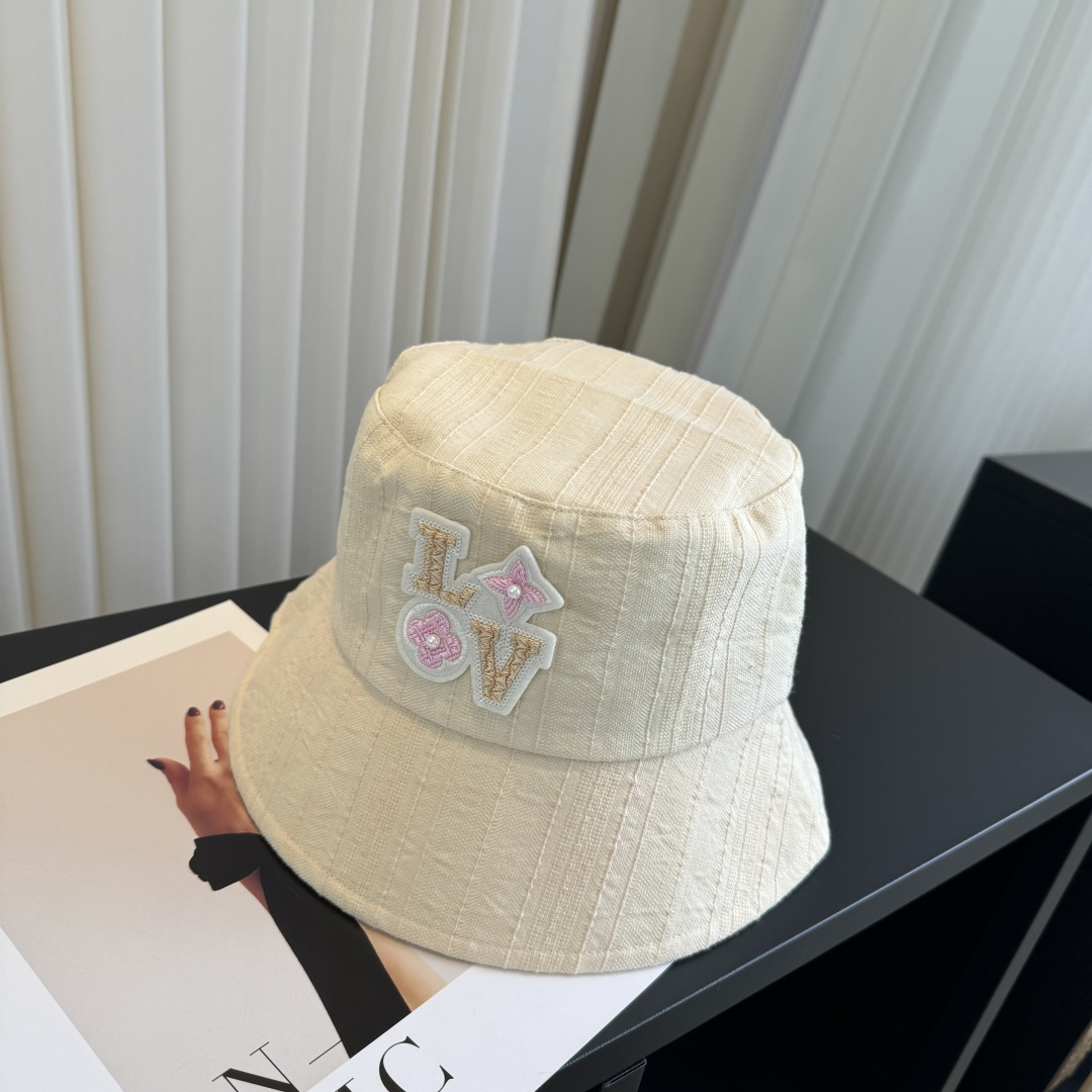 新款渔夫帽 LouisVuitton😍新款LV 重工打造♥️高端大气，百搭款🤗男女通用！跑量！