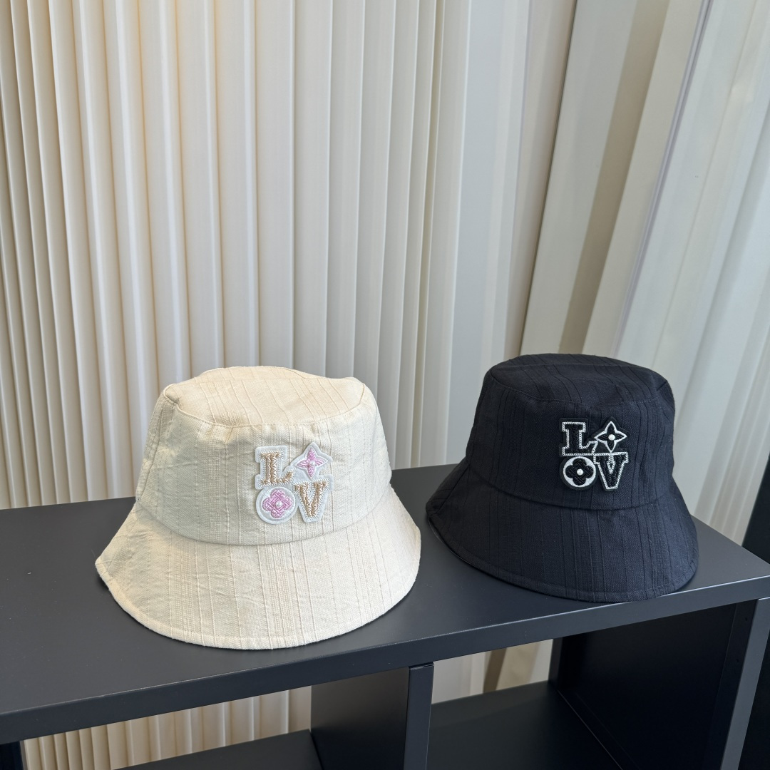 新款渔夫帽 LouisVuitton😍新款LV 重工打造♥️高端大气，百搭款🤗男女通用！跑量！
