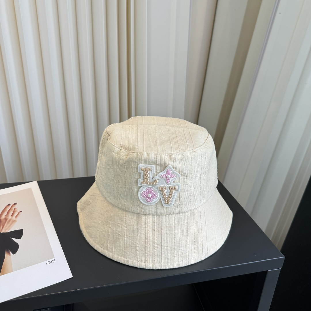 新款渔夫帽 LouisVuitton😍新款LV 重工打造♥️高端大气，百搭款🤗男女通用！跑量！